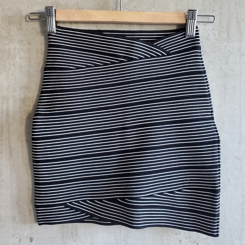BCBG MAX AZRIA / Alisa Bodycon Skirt / Size XS